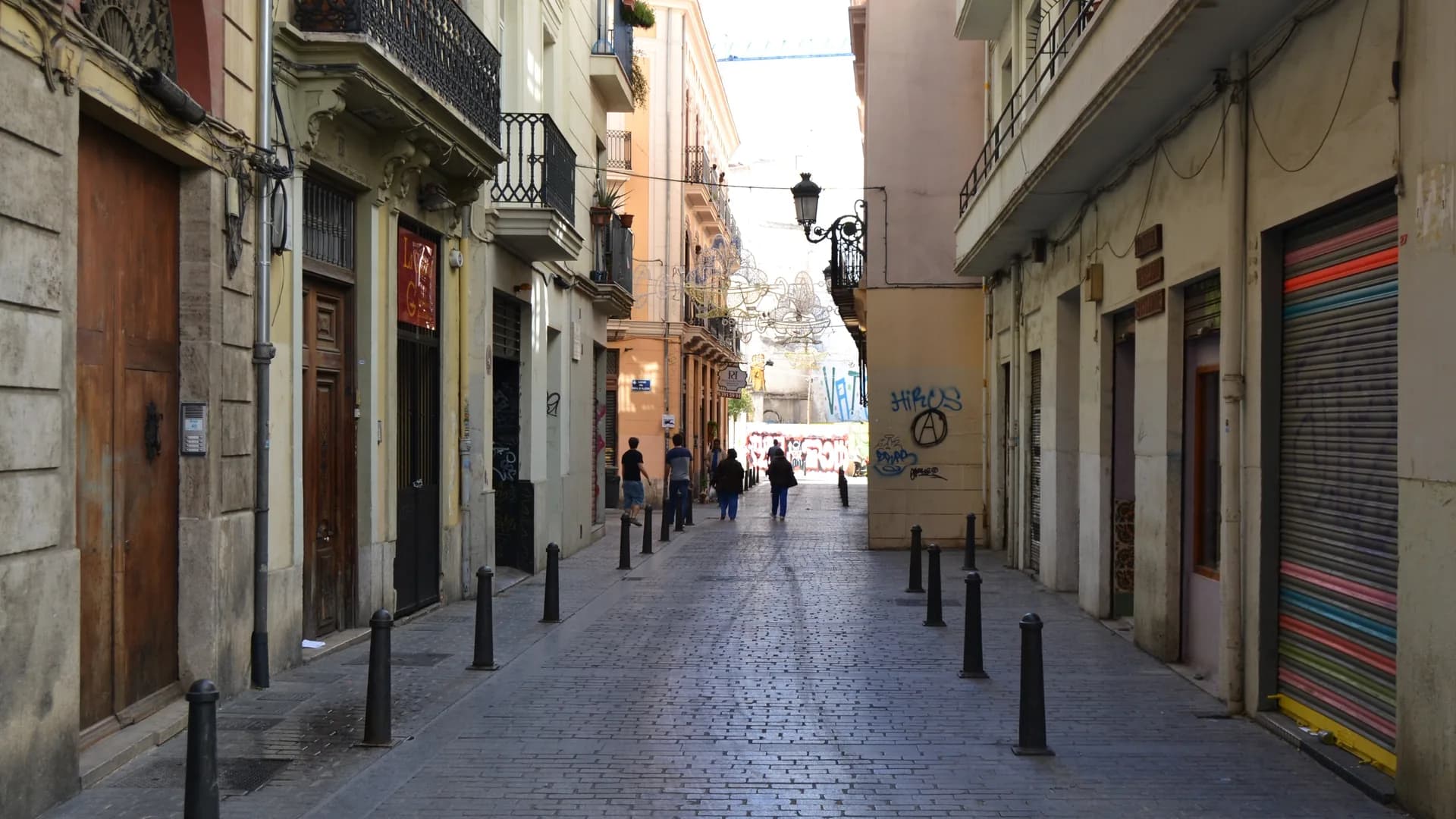 Calles históricas y fachadas del barrio del Carmen en Valencia