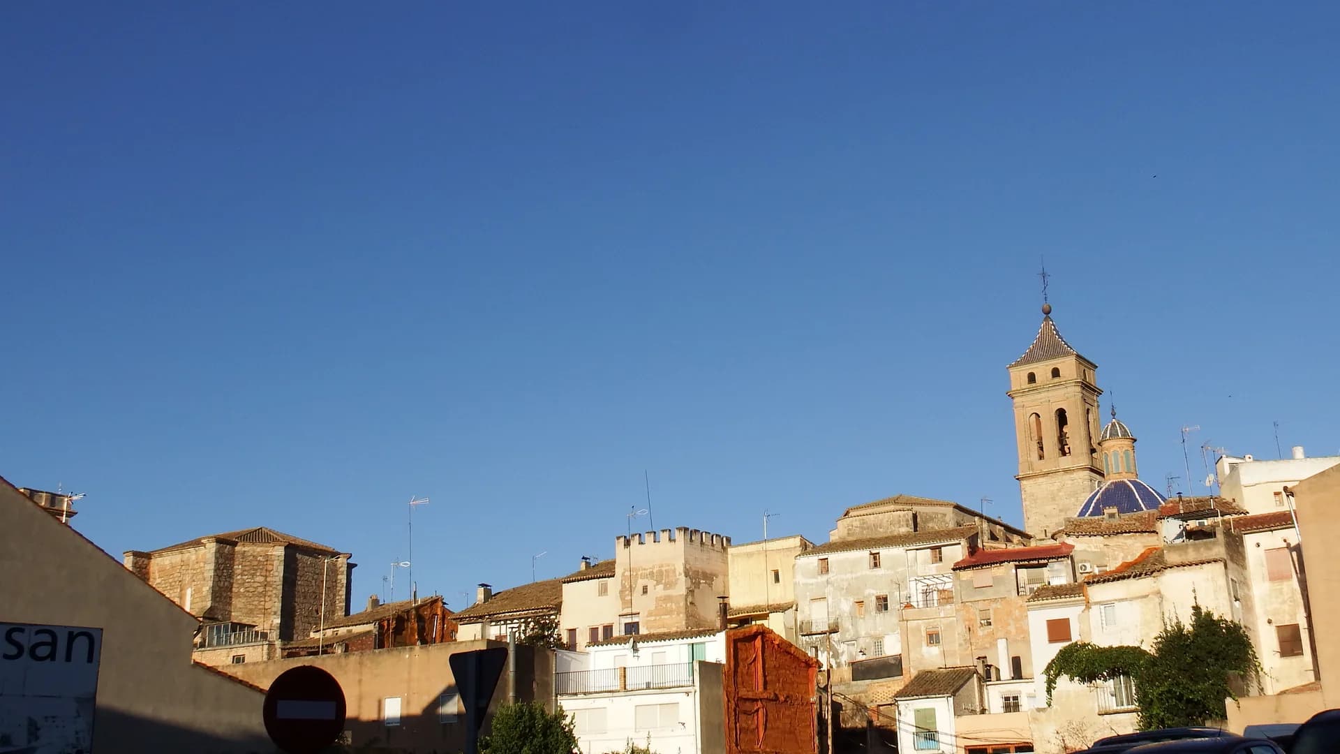 Tejados y torres del barrio histórico de La Villa en Requena